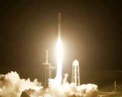 Маск запустил первый в истории корабль с космическими туристами, которые выйдут в открытый космос