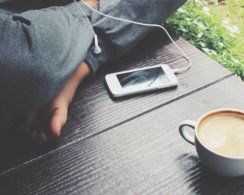 Genius для Android мгновенно покажет текст песни, играющей на смартфоне