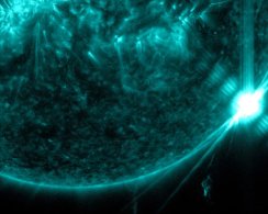 NASA показало пугающее фото вспышки на Солнце